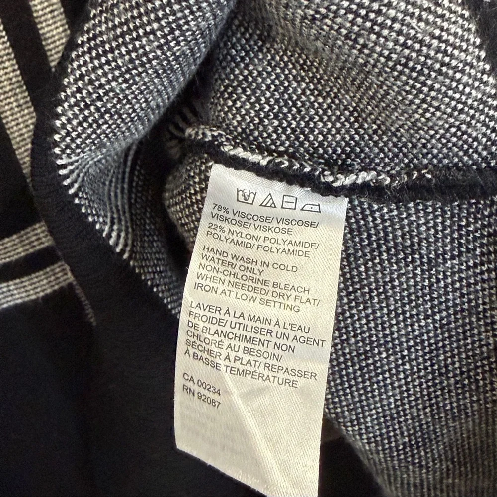 SAKS FIFTH AVENUE Women's Black/White Plaid Split Hem Sweater Size S - Picture 5 of 7